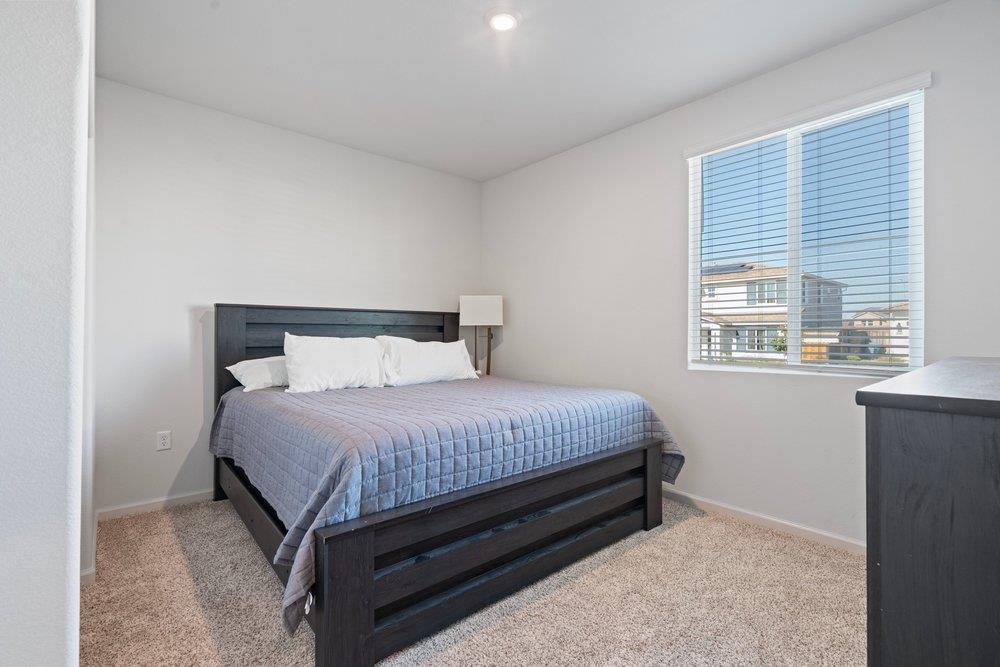 Detail Gallery Image 13 of 39 For 2031 Wildflower Dr, Hollister,  CA 95023 - 4 Beds | 3 Baths