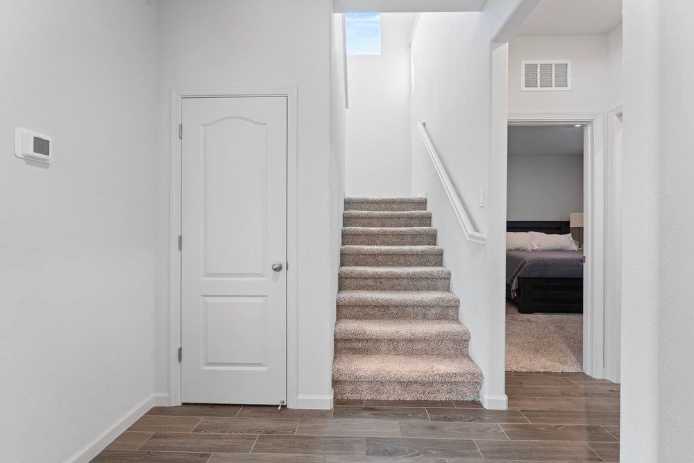 Detail Gallery Image 15 of 39 For 2031 Wildflower Dr, Hollister,  CA 95023 - 4 Beds | 3 Baths