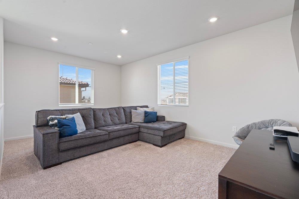 Detail Gallery Image 17 of 39 For 2031 Wildflower Dr, Hollister,  CA 95023 - 4 Beds | 3 Baths