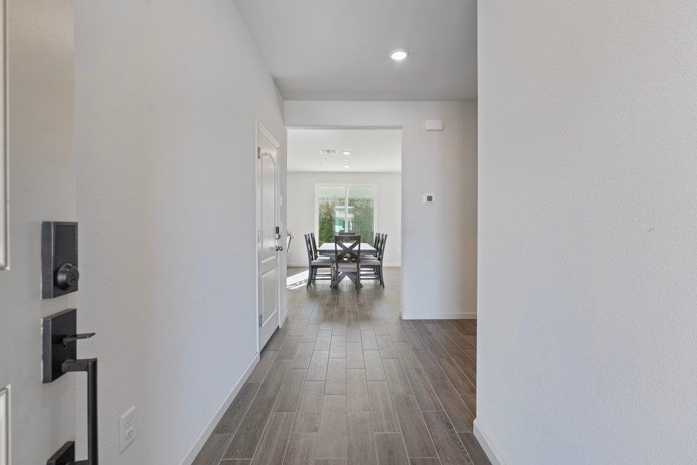 Detail Gallery Image 2 of 39 For 2031 Wildflower Dr, Hollister,  CA 95023 - 4 Beds | 3 Baths