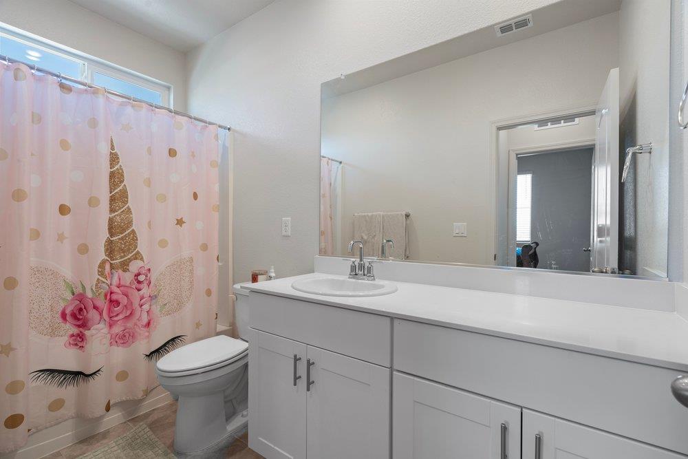 Detail Gallery Image 27 of 39 For 2031 Wildflower Dr, Hollister,  CA 95023 - 4 Beds | 3 Baths