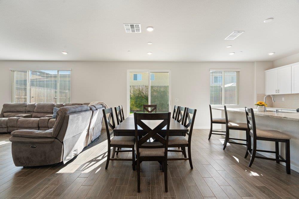 Detail Gallery Image 3 of 39 For 2031 Wildflower Dr, Hollister,  CA 95023 - 4 Beds | 3 Baths