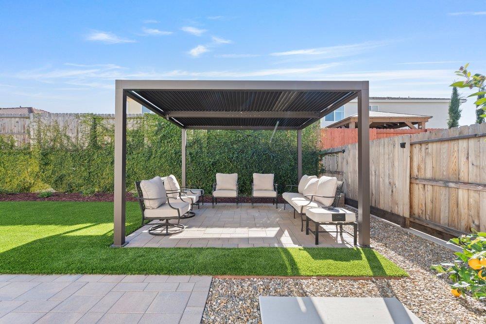 Detail Gallery Image 31 of 39 For 2031 Wildflower Dr, Hollister,  CA 95023 - 4 Beds | 3 Baths