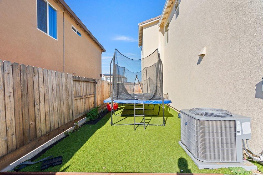 Detail Gallery Image 33 of 39 For 2031 Wildflower Dr, Hollister,  CA 95023 - 4 Beds | 3 Baths