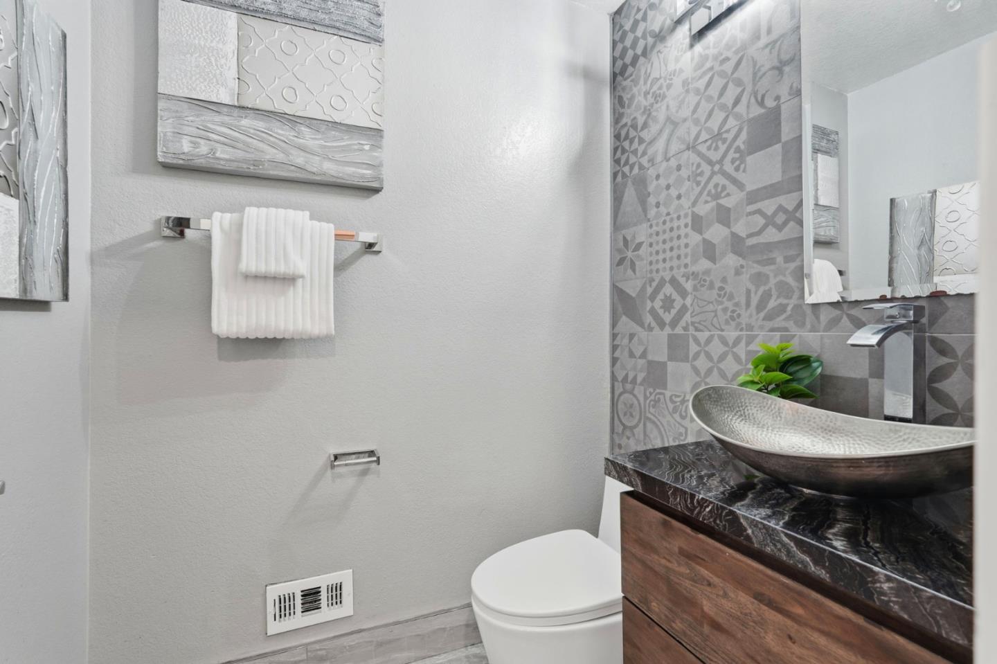 Detail Gallery Image 17 of 49 For 4802 Rio Vista, San Jose,  CA 95129 - 4 Beds | 3 Baths