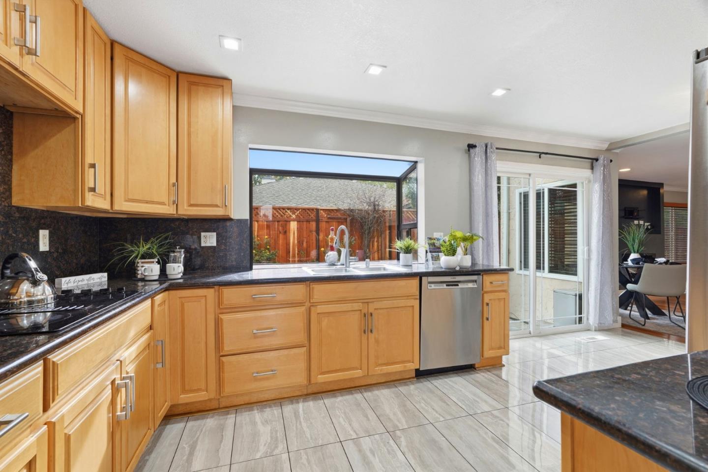 Detail Gallery Image 3 of 49 For 4802 Rio Vista, San Jose,  CA 95129 - 4 Beds | 3 Baths