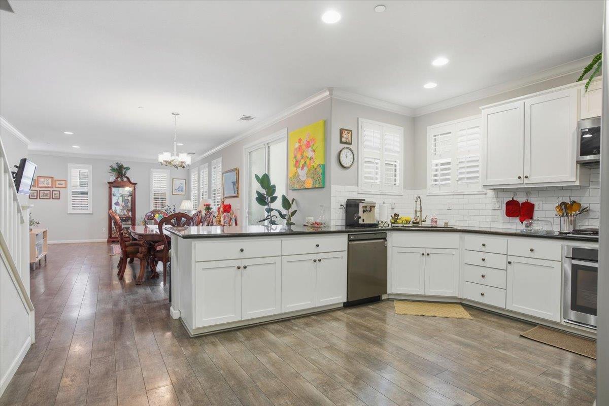 Detail Gallery Image 6 of 29 For 125 Lusitano Way, Gilroy,  CA 95020 - 4 Beds | 3 Baths