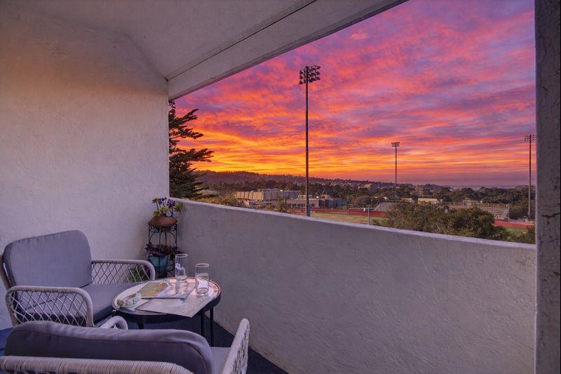 Detail Gallery Image 2 of 19 For 500 Glenwood Cir #537,  Monterey,  CA 93940 - 2 Beds | 2 Baths