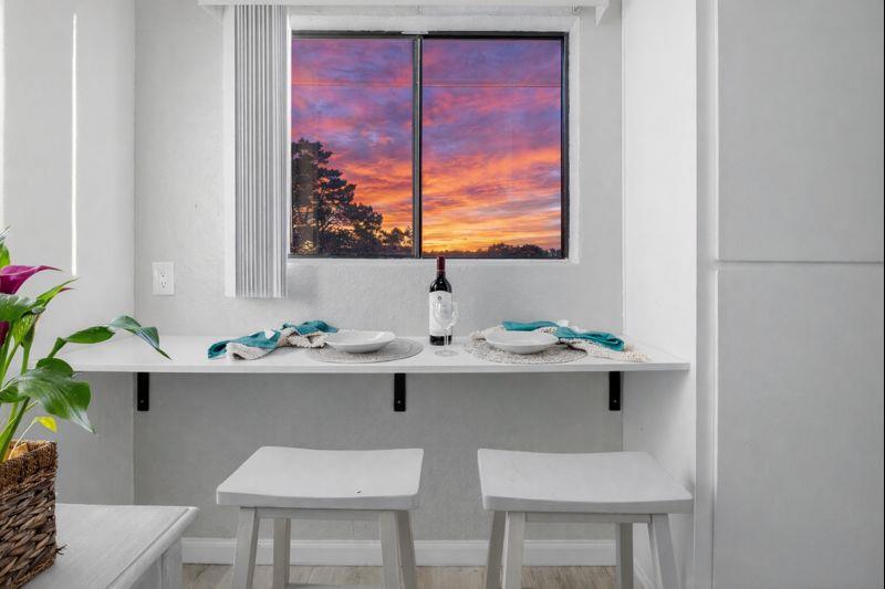 Detail Gallery Image 3 of 19 For 500 Glenwood Cir #537,  Monterey,  CA 93940 - 2 Beds | 2 Baths