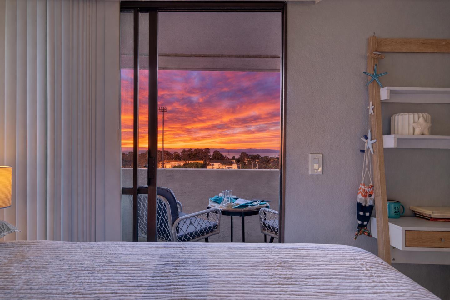 Detail Gallery Image 4 of 19 For 500 Glenwood Cir #537,  Monterey,  CA 93940 - 2 Beds | 2 Baths