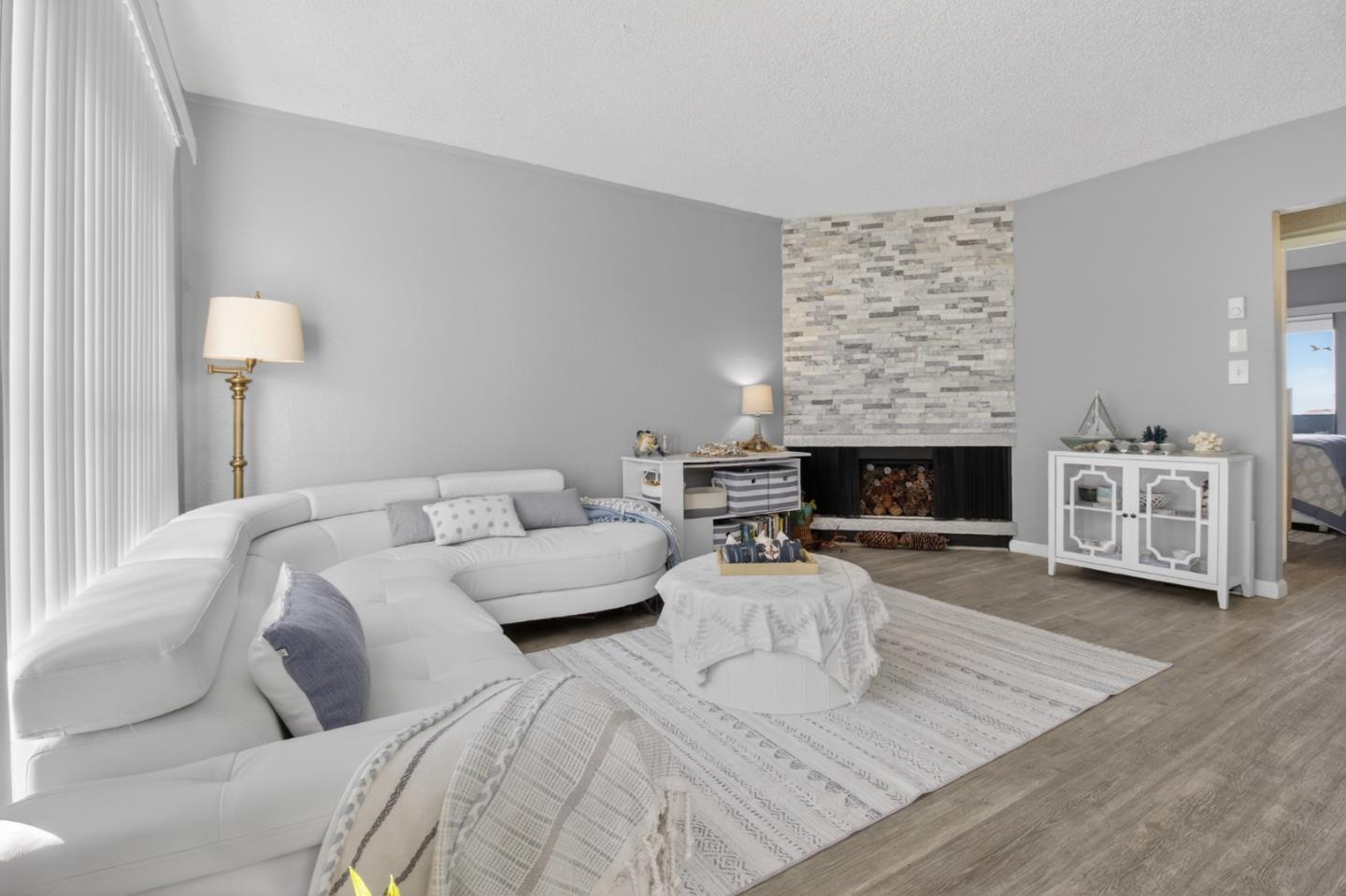 Detail Gallery Image 5 of 19 For 500 Glenwood Cir #537,  Monterey,  CA 93940 - 2 Beds | 2 Baths