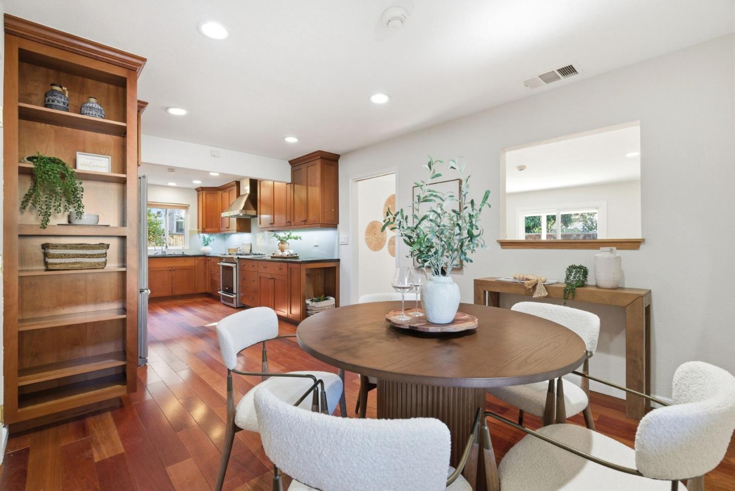 Detail Gallery Image 14 of 70 For 2560 Elliot Ct, Santa Clara,  CA 95051 - 3 Beds | 2 Baths