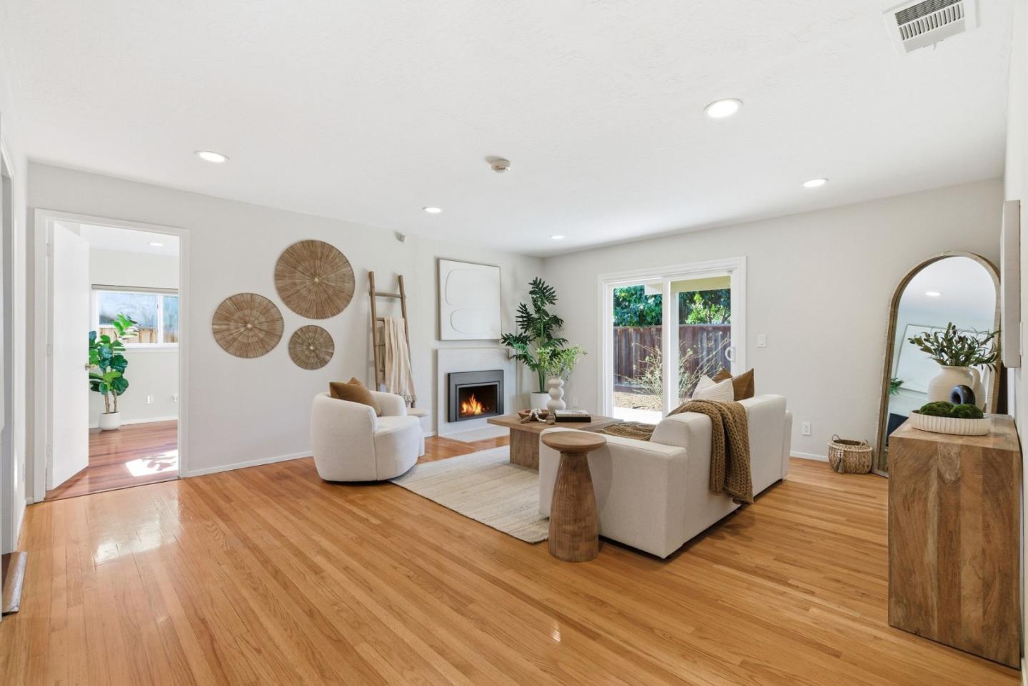 Detail Gallery Image 3 of 70 For 2560 Elliot Ct, Santa Clara,  CA 95051 - 3 Beds | 2 Baths