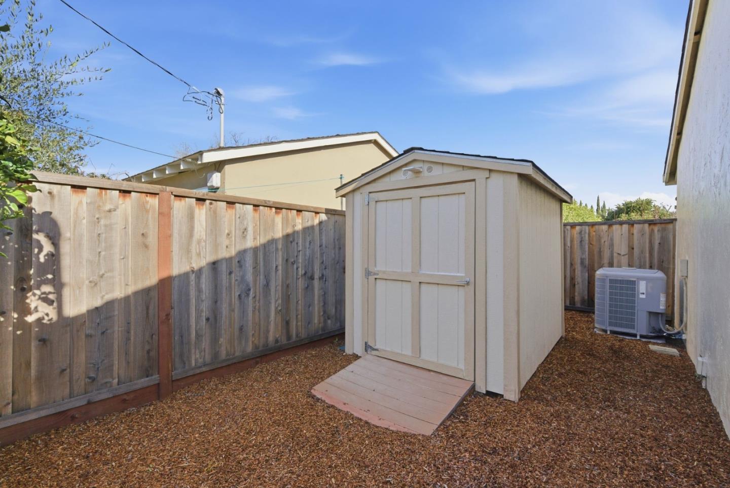 Detail Gallery Image 43 of 70 For 2560 Elliot Ct, Santa Clara,  CA 95051 - 3 Beds | 2 Baths