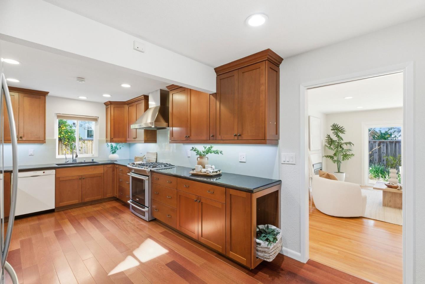 Detail Gallery Image 7 of 70 For 2560 Elliot Ct, Santa Clara,  CA 95051 - 3 Beds | 2 Baths