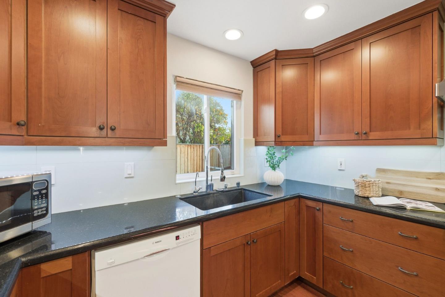 Detail Gallery Image 9 of 70 For 2560 Elliot Ct, Santa Clara,  CA 95051 - 3 Beds | 2 Baths