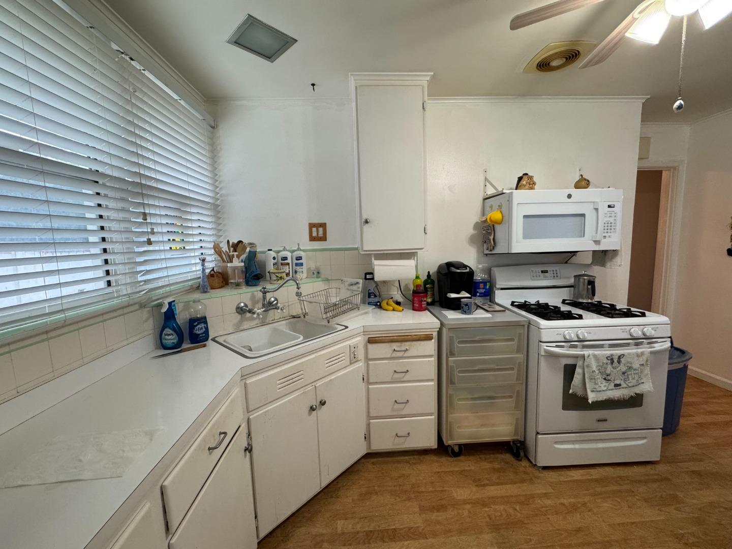 Detail Gallery Image 7 of 18 For 37 Greenwood Dr, South San Francisco,  CA 94080 - 2 Beds | 1 Baths