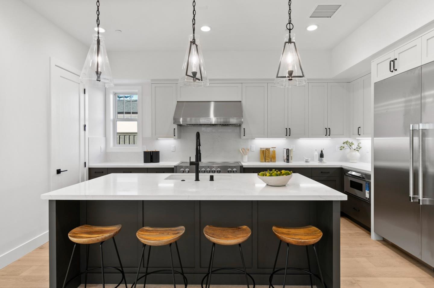 Detail Gallery Image 12 of 38 For 15675 El Gato Ln, Los Gatos,  CA 95032 - 4 Beds | 3 Baths