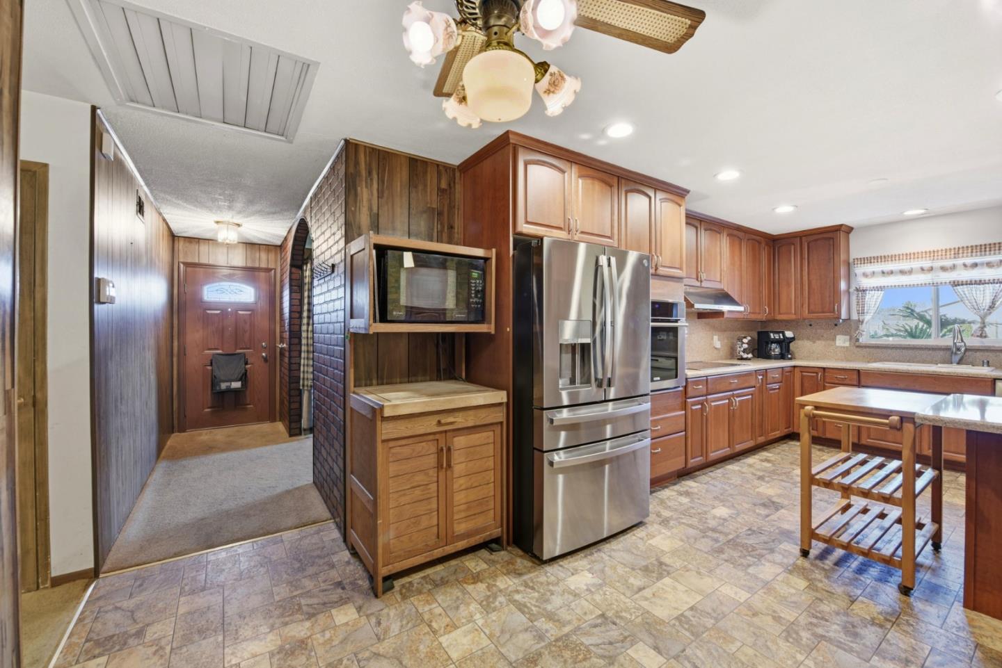 Detail Gallery Image 13 of 38 For 4588 Sloat Rd, Fremont,  CA 94538 - 3 Beds | 2 Baths