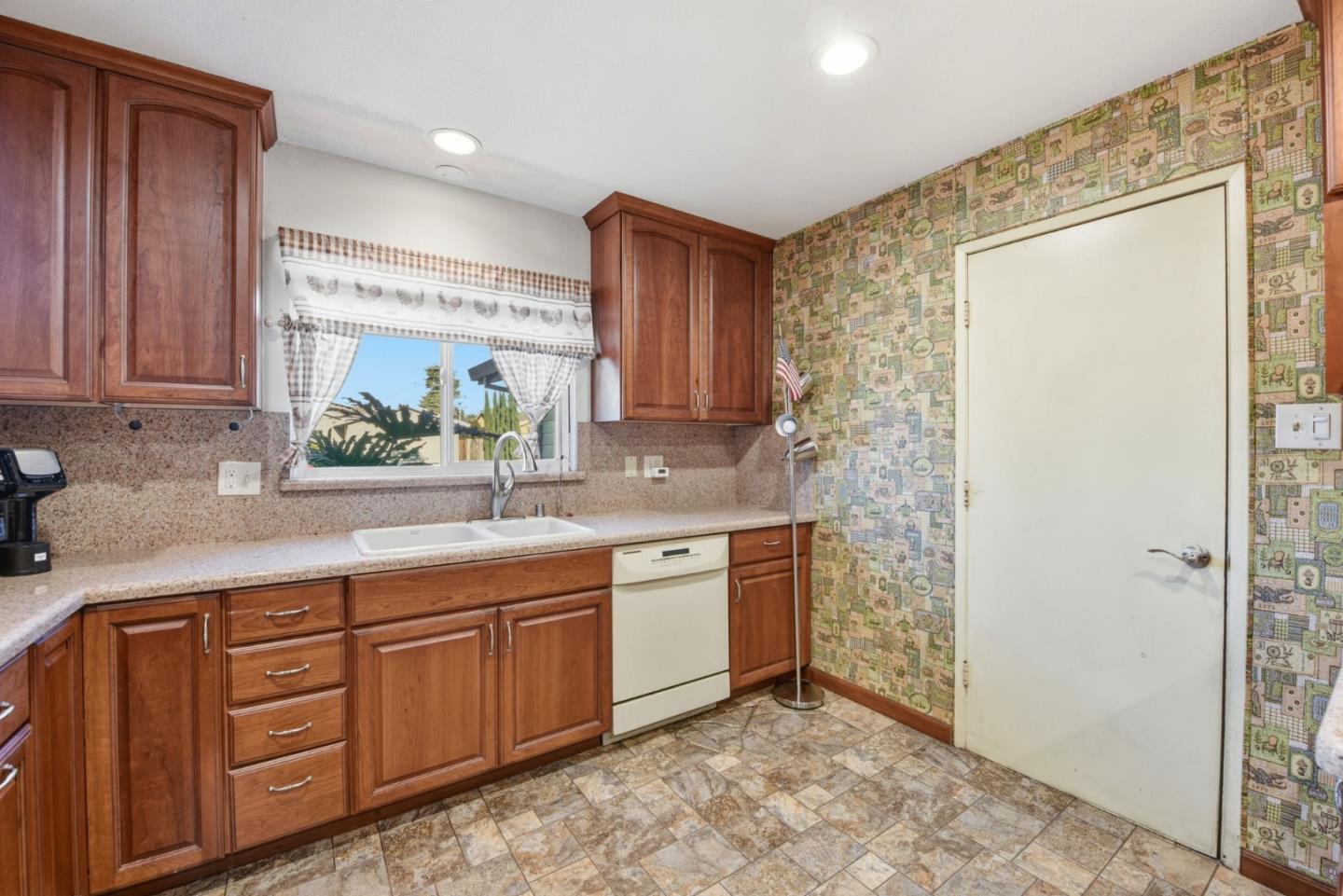 Detail Gallery Image 15 of 38 For 4588 Sloat Rd, Fremont,  CA 94538 - 3 Beds | 2 Baths