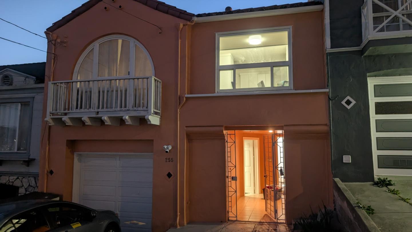 Detail Gallery Image 2 of 14 For 255 Ramsell, San Francisco,  CA 94132 - 2 Beds | 1 Baths