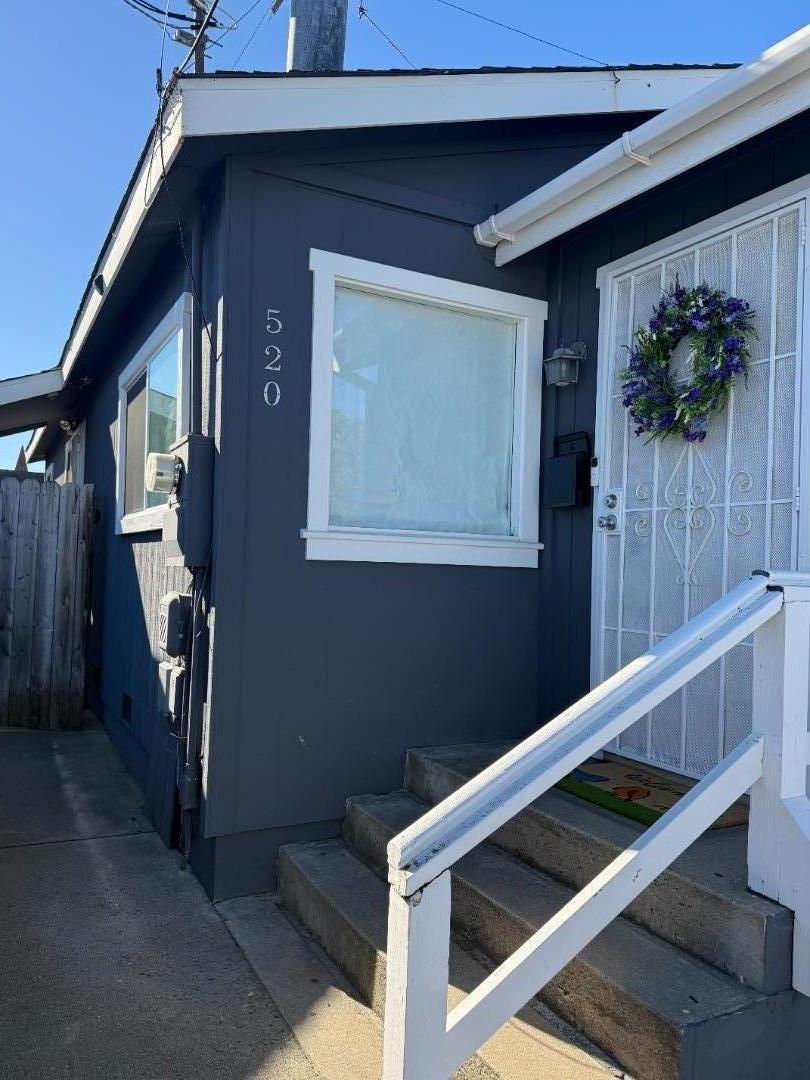 Detail Gallery Image 2 of 12 For 520 Amador Ave, Seaside,  CA 93955 - 2 Beds | 1 Baths