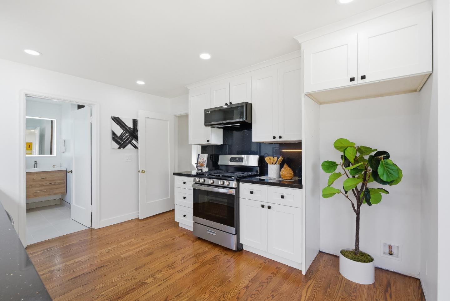 Detail Gallery Image 19 of 48 For 368 Flora Vista Ave, Sunnyvale,  CA 94086 - 3 Beds | 3 Baths