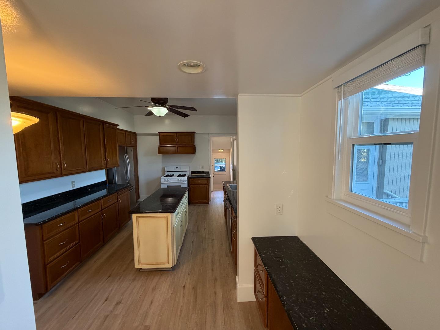 Detail Gallery Image 9 of 24 For 436 Turner Ter, San Mateo,  CA 94401 - 4 Beds | 3 Baths