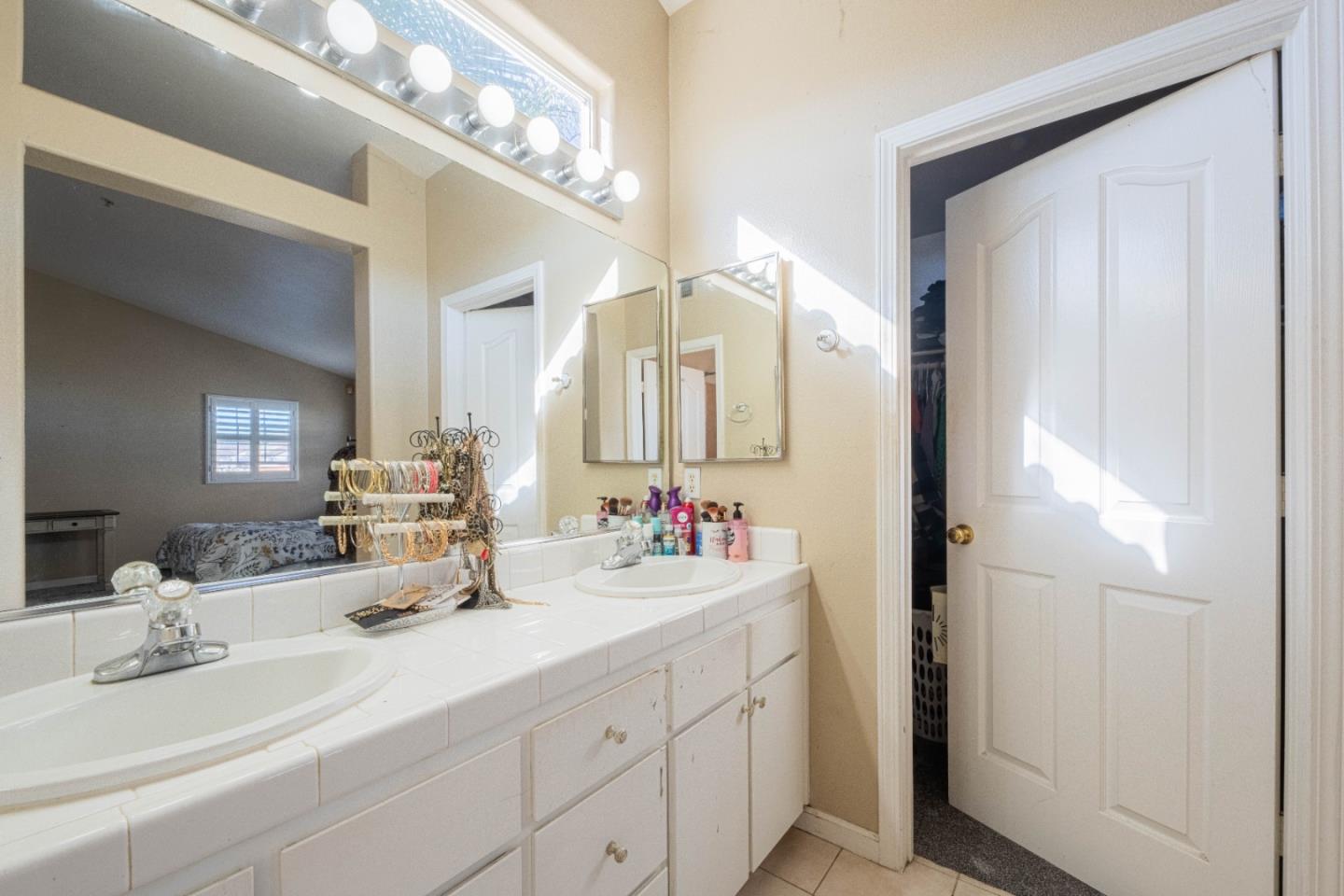 Detail Gallery Image 10 of 12 For 1725 Great Island St, Salinas,  CA 93906 - 3 Beds | 2 Baths