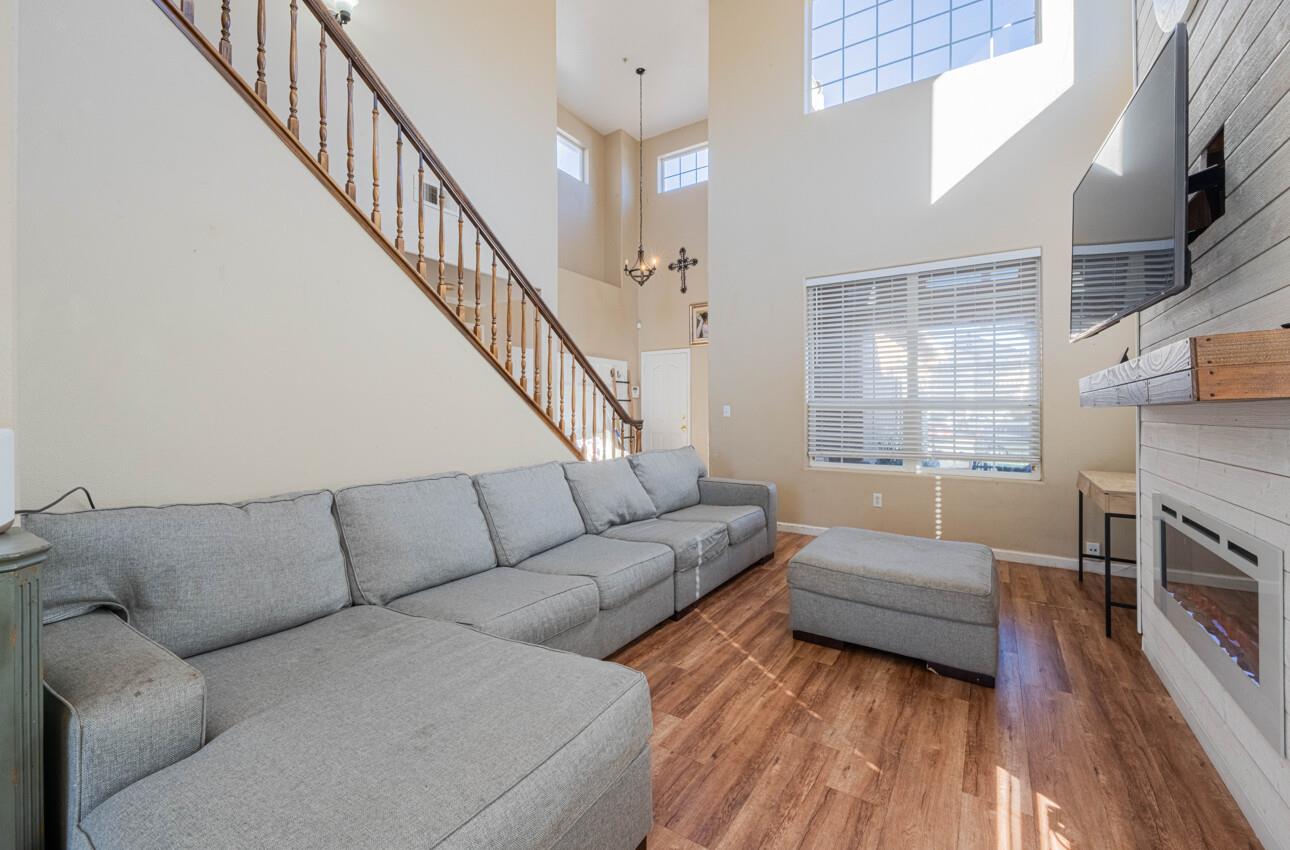 Detail Gallery Image 3 of 12 For 1725 Great Island St, Salinas,  CA 93906 - 3 Beds | 2 Baths