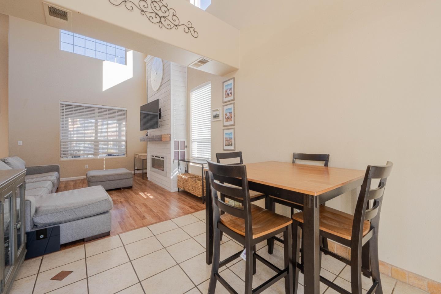 Detail Gallery Image 4 of 12 For 1725 Great Island St, Salinas,  CA 93906 - 3 Beds | 2 Baths