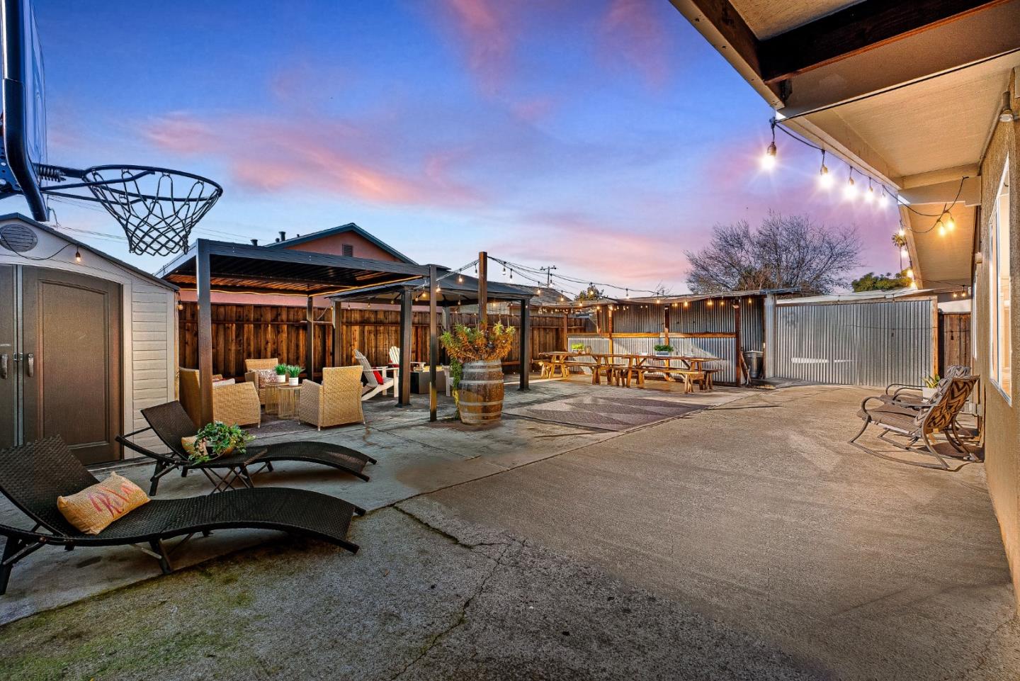 Detail Gallery Image 29 of 43 For 2083 Everglade St, Hayward,  CA 94545 - 3 Beds | 2 Baths