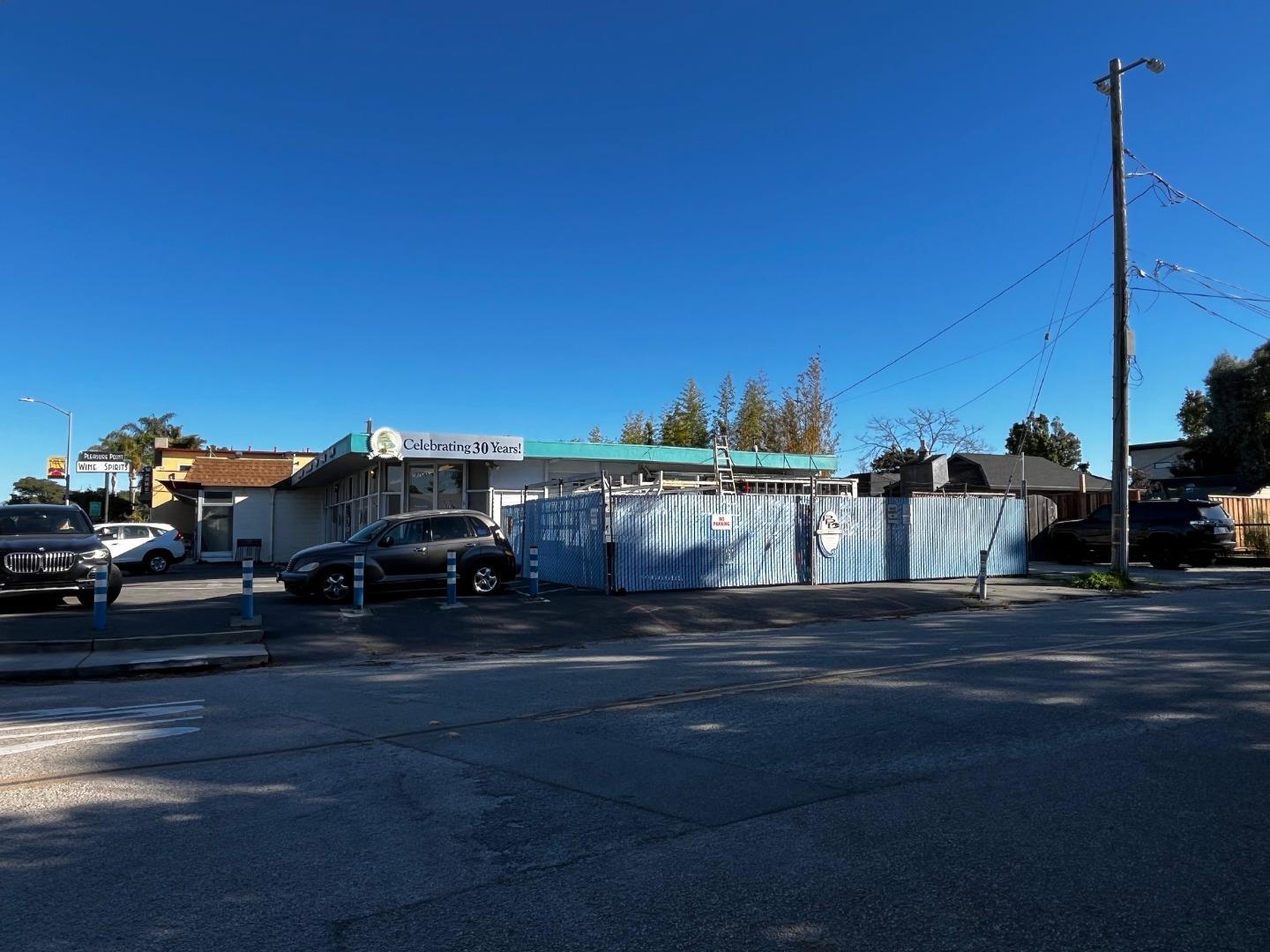 Detail Gallery Image 2 of 10 For 3700 Portola Dr, Santa Cruz,  CA 95062 - – Beds | – Baths