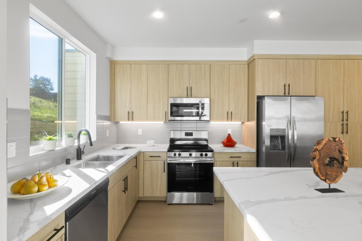 Detail Gallery Image 13 of 28 For 837 Fassler #837,  Pacifica,  CA 94044 - 3 Beds | 3/1 Baths