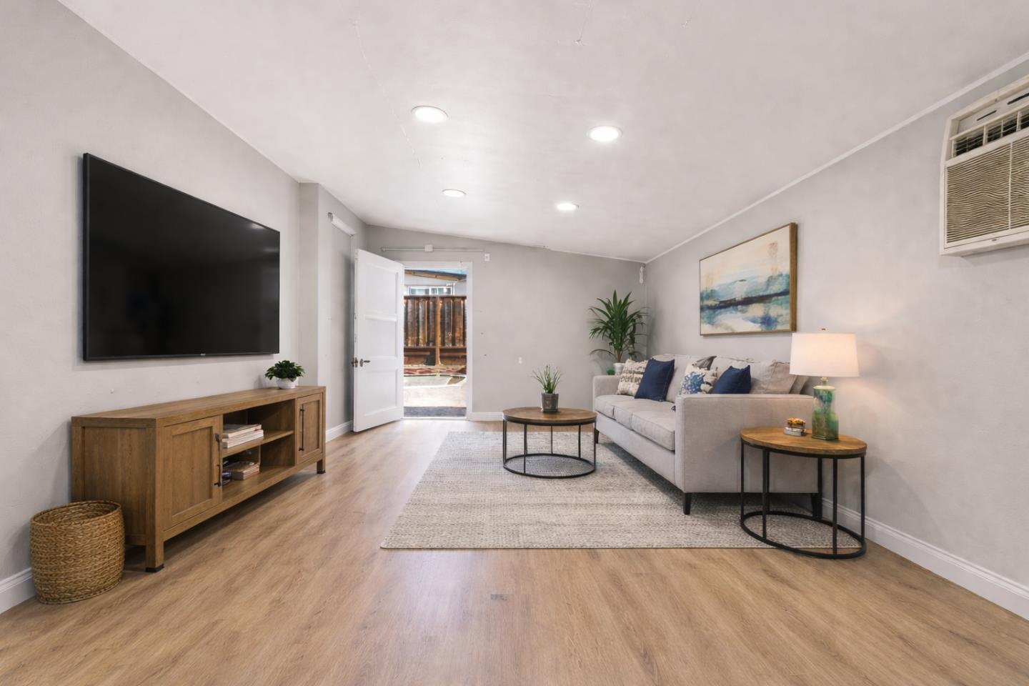 Detail Gallery Image 5 of 23 For 1376 Suffolk Dr, San Jose,  CA 95127 - 3 Beds | 1 Baths