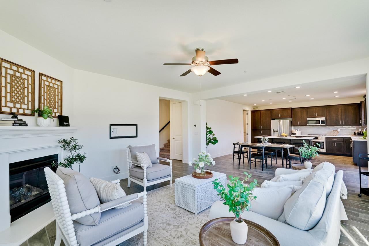 Detail Gallery Image 10 of 32 For 1495 Wildrye Ct, Hollister,  CA 95023 - 4 Beds | 3 Baths