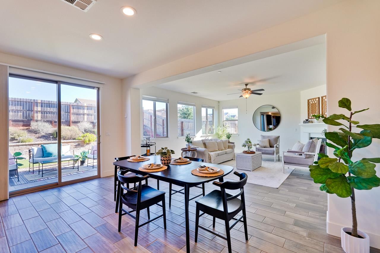 Detail Gallery Image 11 of 32 For 1495 Wildrye Ct, Hollister,  CA 95023 - 4 Beds | 3 Baths