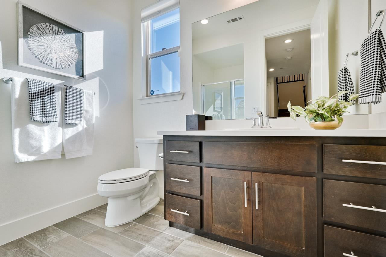 Detail Gallery Image 17 of 32 For 1495 Wildrye Ct, Hollister,  CA 95023 - 4 Beds | 3 Baths