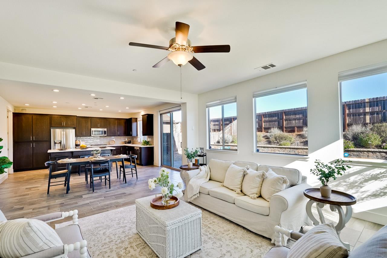 Detail Gallery Image 2 of 32 For 1495 Wildrye Ct, Hollister,  CA 95023 - 4 Beds | 3 Baths