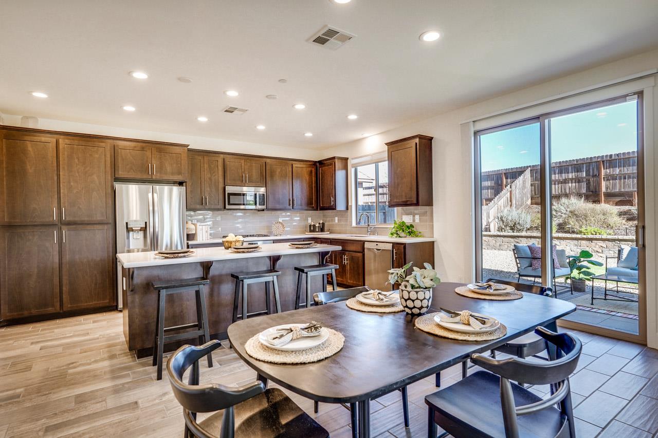 Detail Gallery Image 3 of 32 For 1495 Wildrye Ct, Hollister,  CA 95023 - 4 Beds | 3 Baths