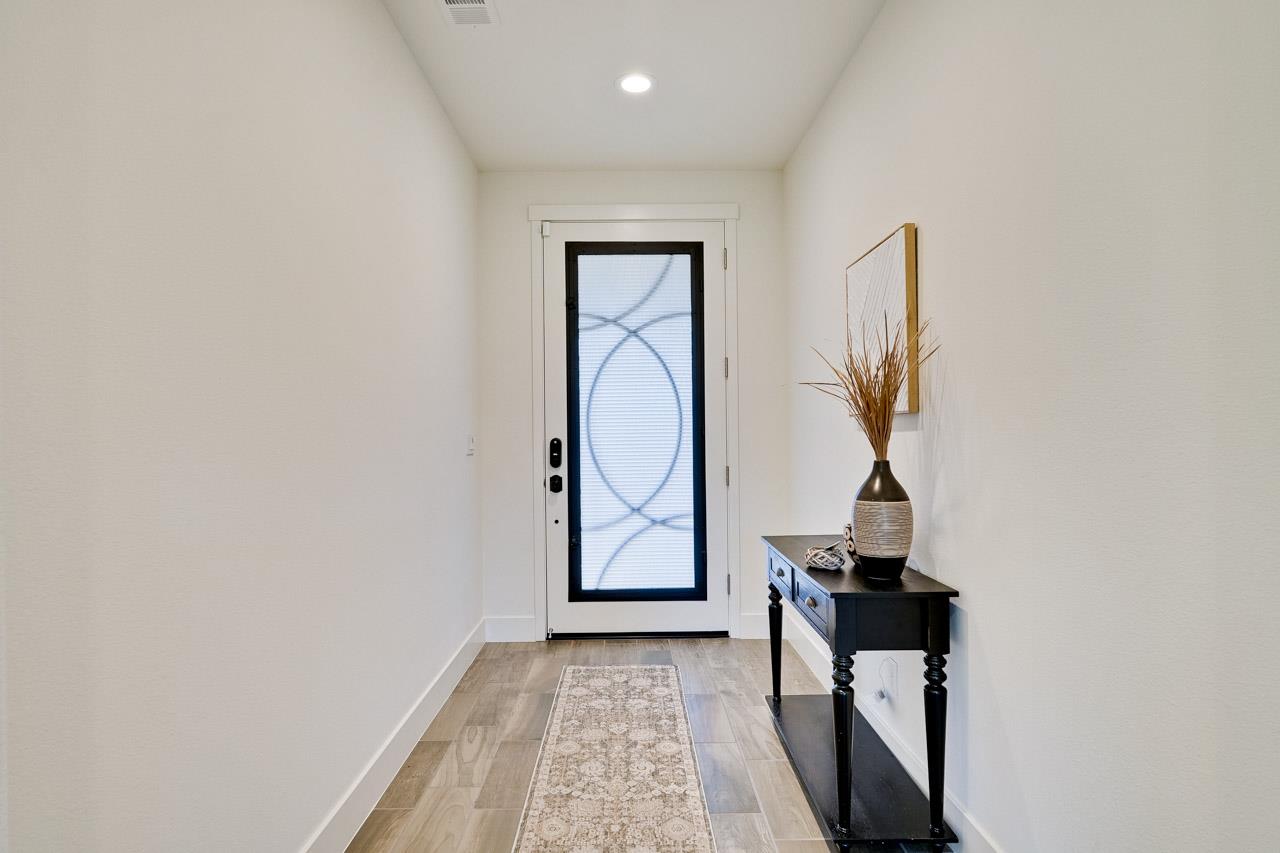 Detail Gallery Image 8 of 32 For 1495 Wildrye Ct, Hollister,  CA 95023 - 4 Beds | 3 Baths