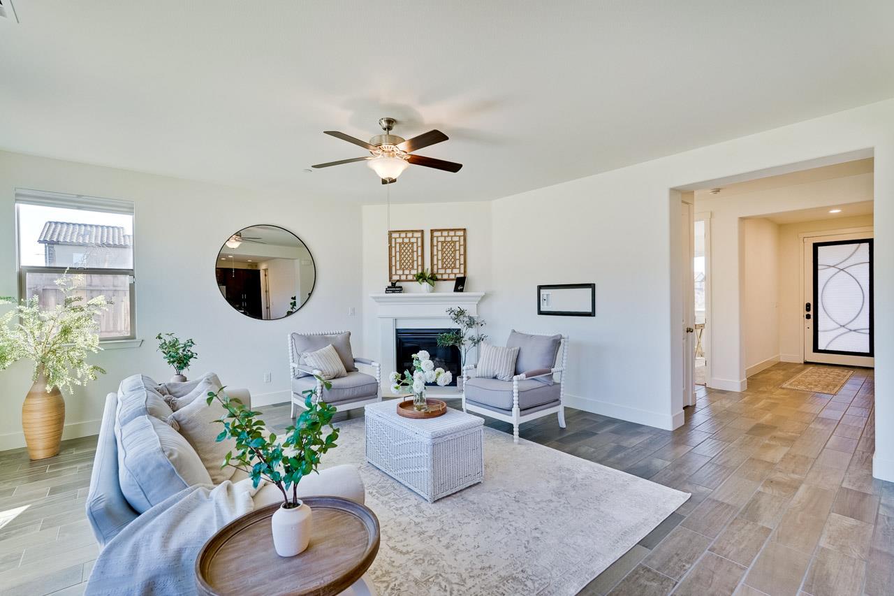 Detail Gallery Image 9 of 32 For 1495 Wildrye Ct, Hollister,  CA 95023 - 4 Beds | 3 Baths