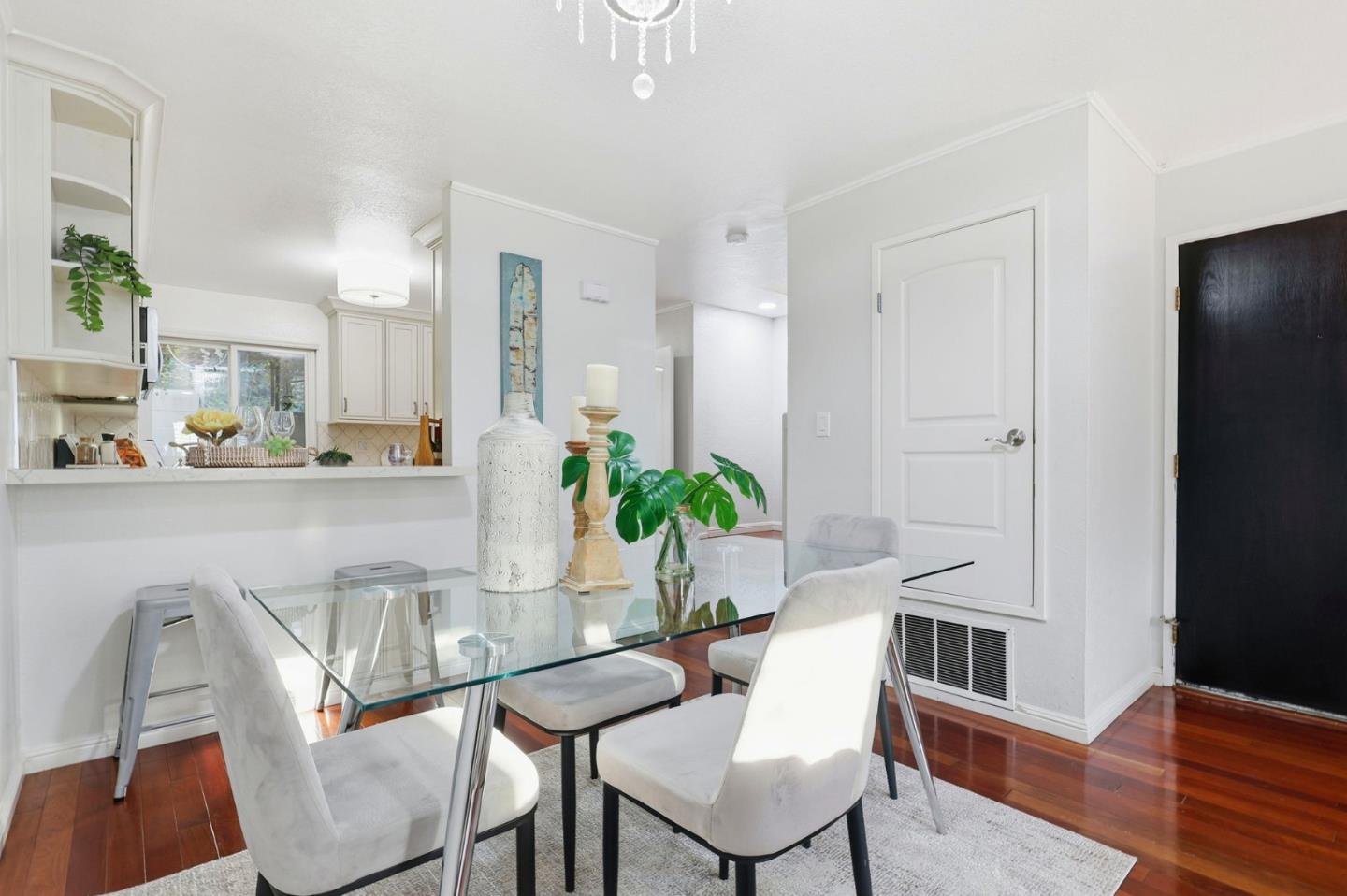 Detail Gallery Image 10 of 28 For 768 Stonegate Dr, South San Francisco,  CA 94080 - 2 Beds | 1/1 Baths