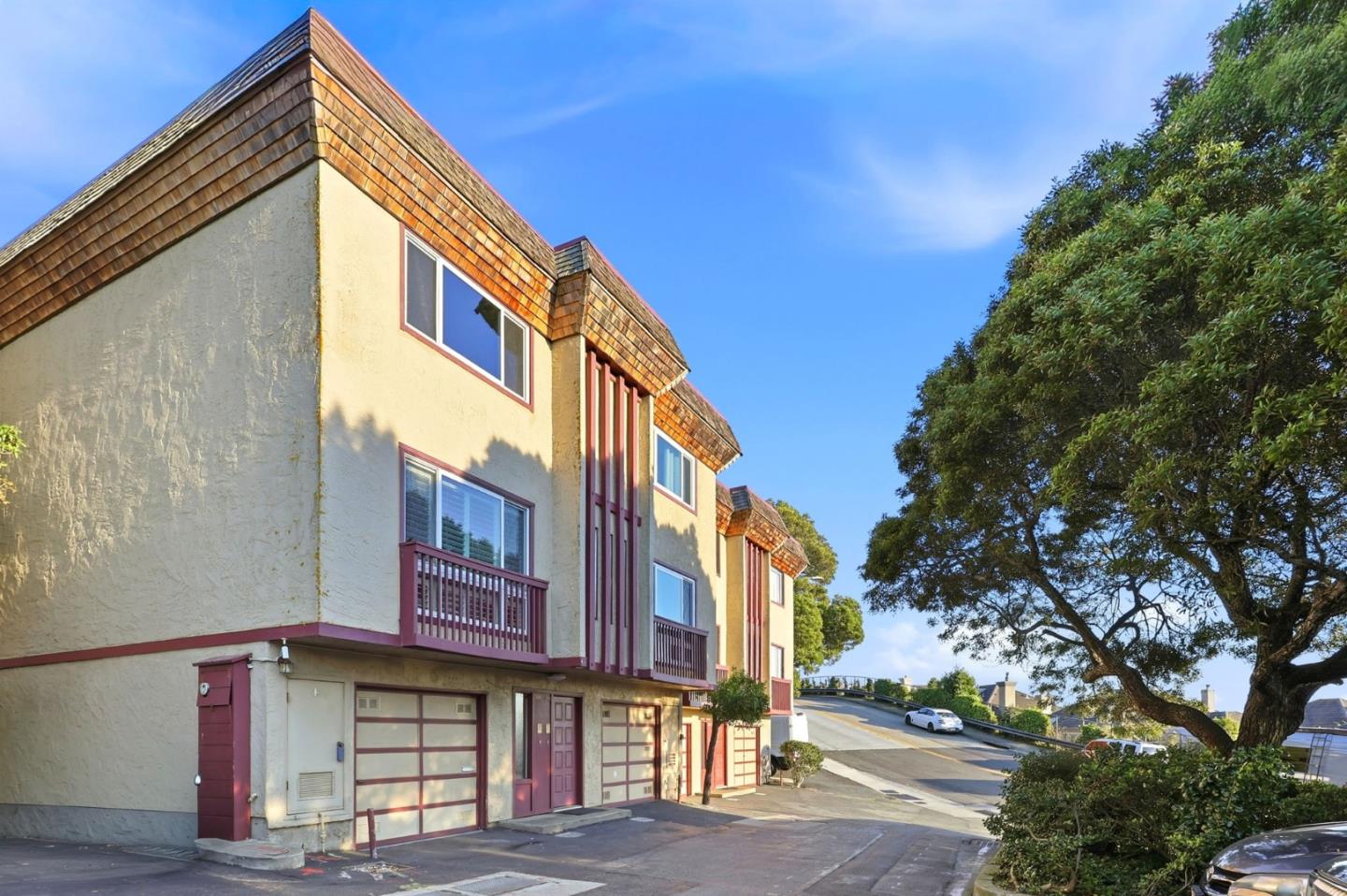 Detail Gallery Image 2 of 28 For 768 Stonegate Dr, South San Francisco,  CA 94080 - 2 Beds | 1/1 Baths