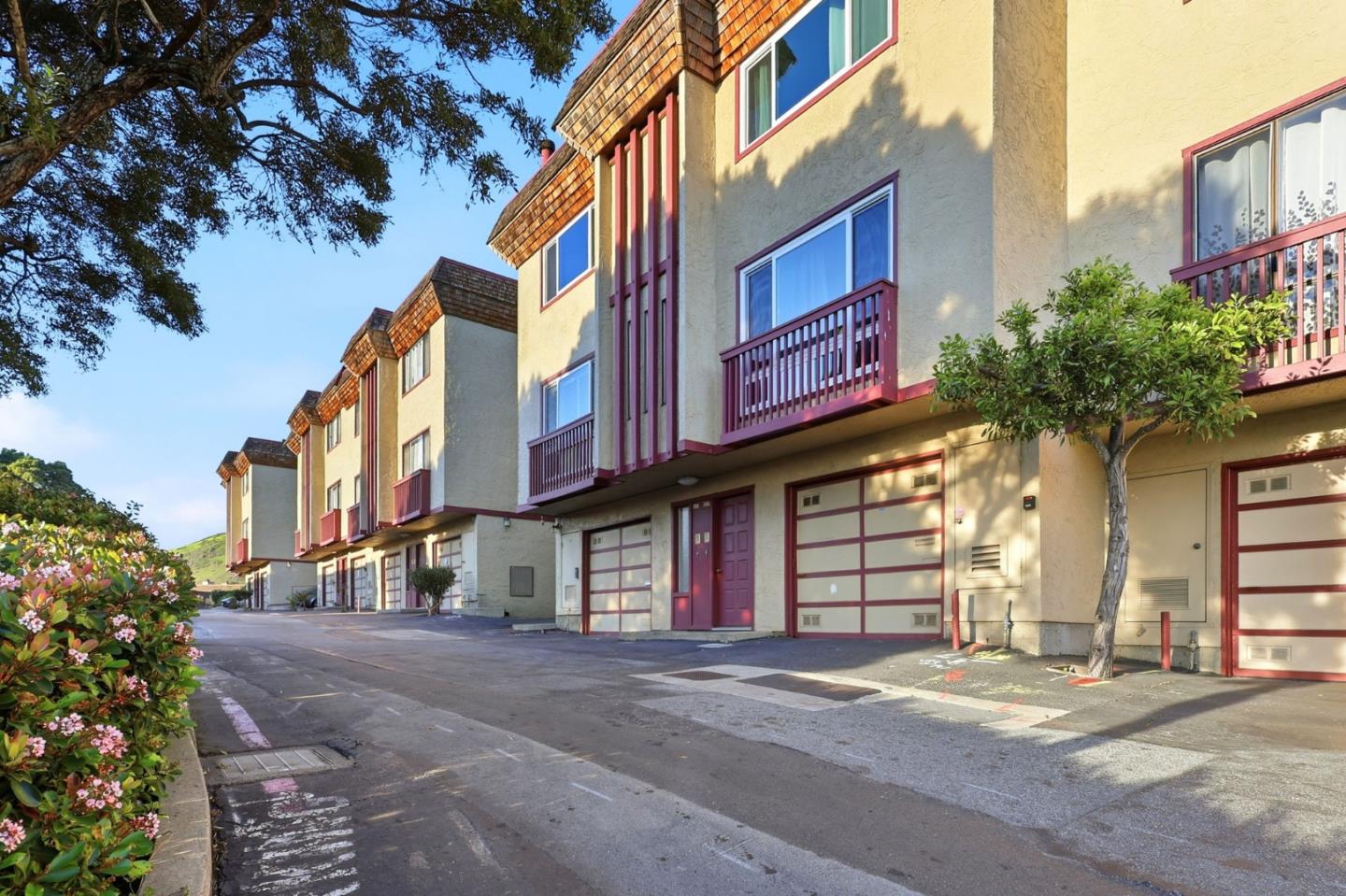 Detail Gallery Image 3 of 28 For 768 Stonegate Dr, South San Francisco,  CA 94080 - 2 Beds | 1/1 Baths