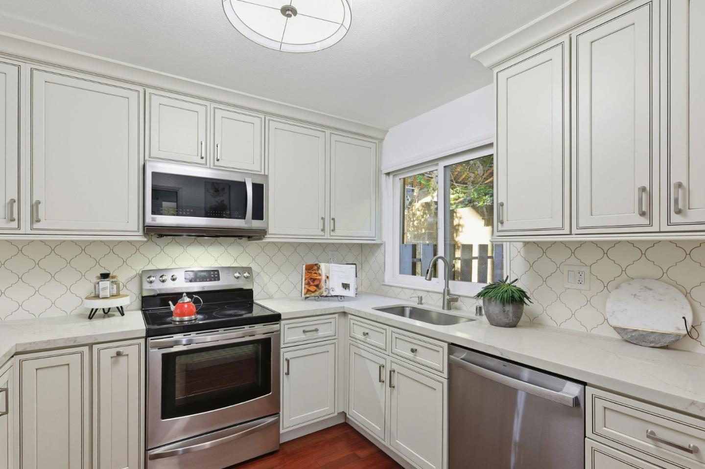 Detail Gallery Image 7 of 28 For 768 Stonegate Dr, South San Francisco,  CA 94080 - 2 Beds | 1/1 Baths