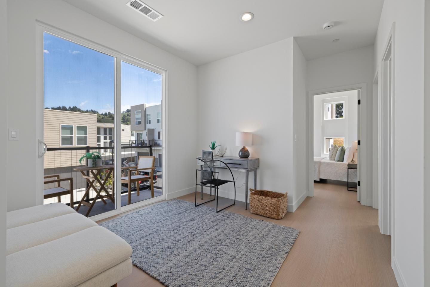 Detail Gallery Image 13 of 27 For 801 Fassler Ave, Pacifica,  CA 94044 - 3 Beds | 2/1 Baths