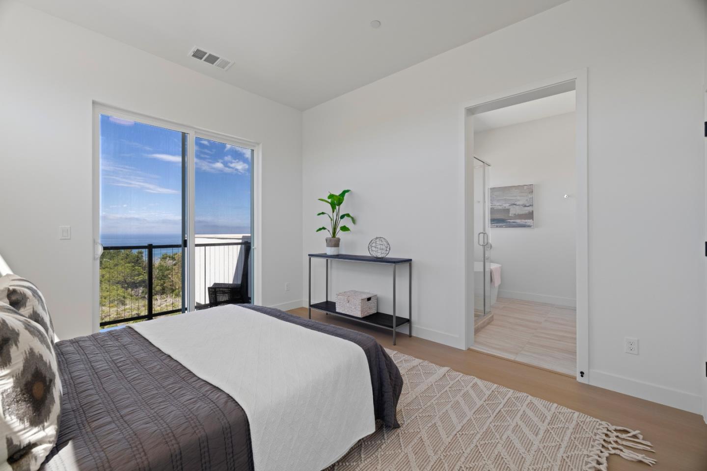 Detail Gallery Image 17 of 27 For 801 Fassler Ave, Pacifica,  CA 94044 - 3 Beds | 2/1 Baths