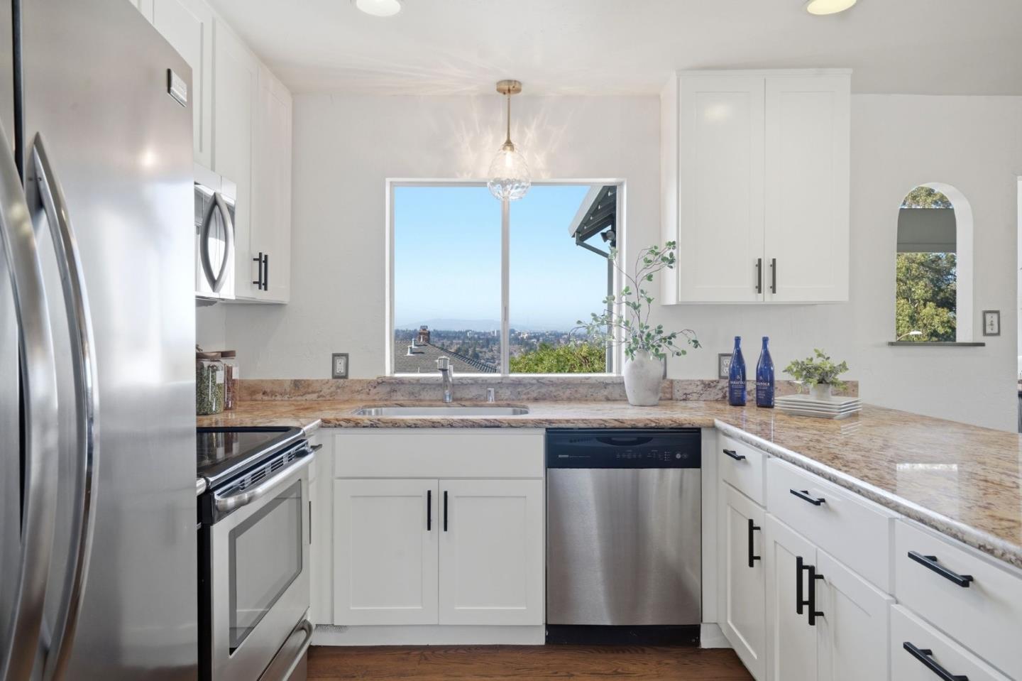 Detail Gallery Image 16 of 58 For 347 Rolling Hills Ave, San Mateo,  CA 94403 - 3 Beds | 3 Baths