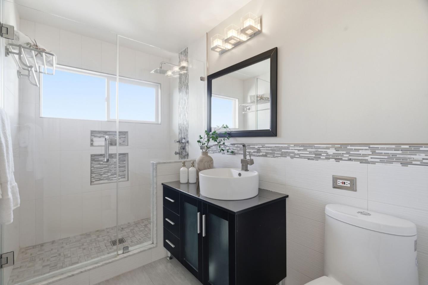 Detail Gallery Image 21 of 58 For 347 Rolling Hills Ave, San Mateo,  CA 94403 - 3 Beds | 3 Baths